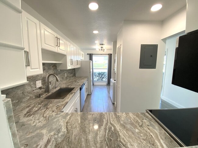 Photo - 2450 Black Olive Blvd Unidad A