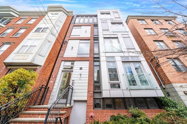 Building Photo - 516 Monroe St Unit 1 Rental