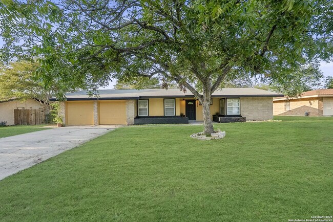 Photo - 209 Windcrest Dr