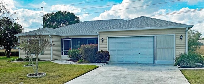 Building Photo - 1019 Penguin Pl