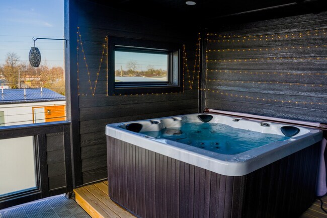 Hot tub area - 1460 Spann Ave Unit 3rdfloor
