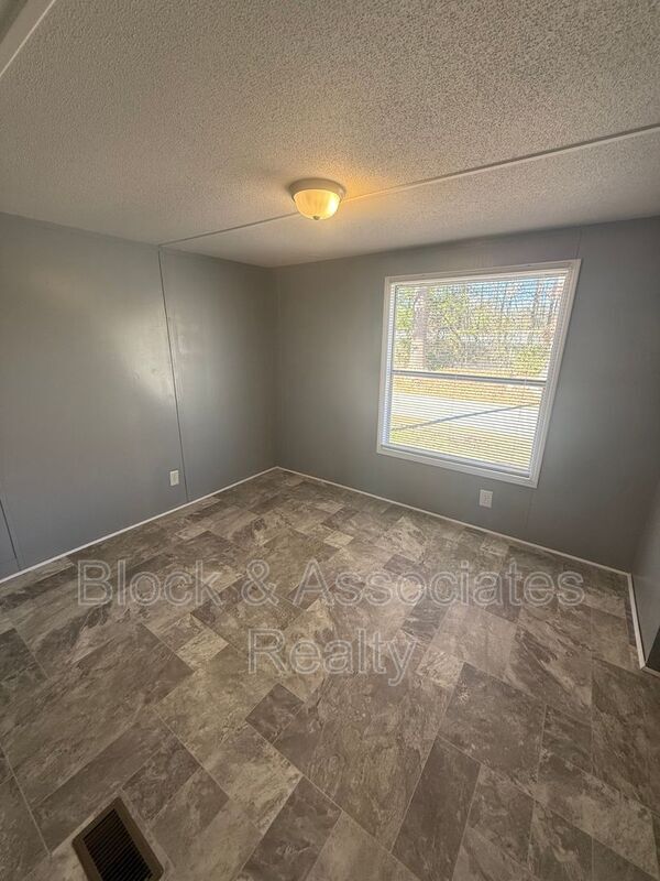 Photo - 215 W Strider St