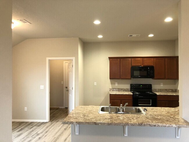 Photo - 3 bedroom 2 bath, 2c garage.  very nice ho...