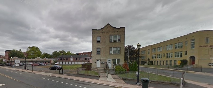 Photo - 735-737 Maple Ave