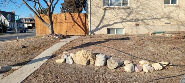 Photo - 905 Charlton Cir Unit B