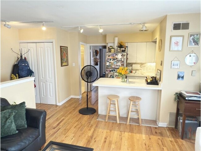 Photo - 715 W Diversey Pkwy Unit 5
