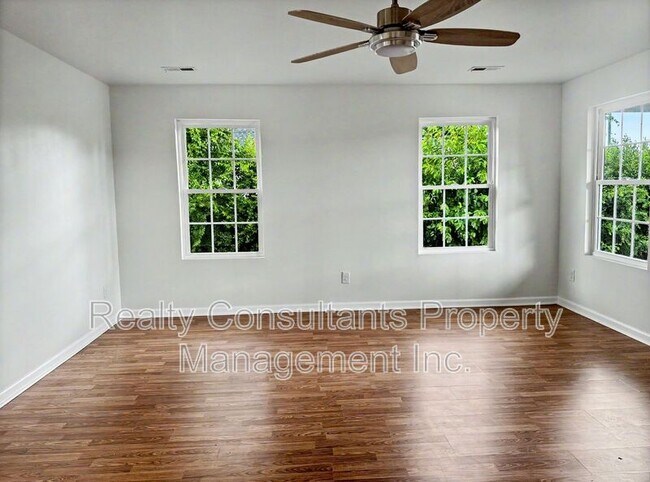 Photo - 3248 Chandler St