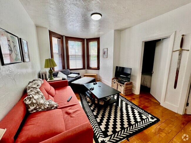 Building Photo - 4 Adella Pl Unit 1 Rental