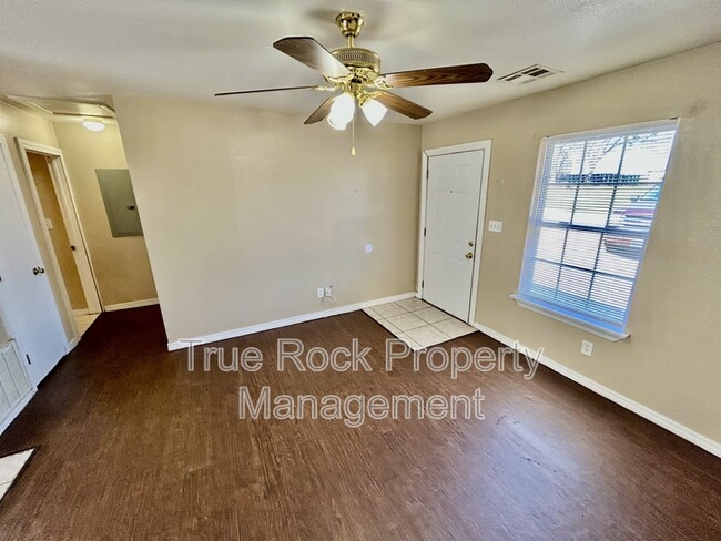 Photo - 218 E 14th St