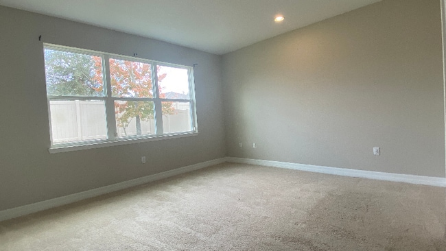 Photo - 2066 Cresswell St