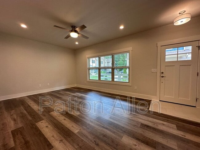 Photo - 129 Aurora Dr