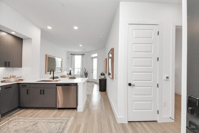 Photo - 15635 Memorial Dr Unidad 230