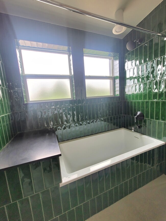 Photo - 321 Channing St NE Unidad A