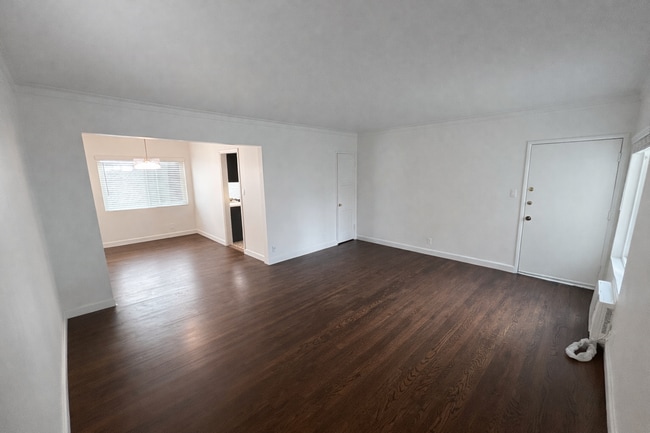 Photo - Remodeled 2BR in NoHo – Brand New Kitchen, 2 Parking Spaces, Walk to NoHo West Mall Unidad 11437 Oxnard St #6