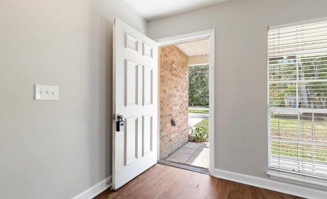 Photo - 4730 Barnes Rd S