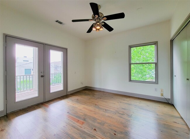 Building Photo - 917 Herkimer St