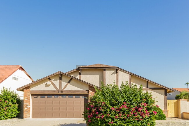 Building Photo - 2732 W Gila Ln