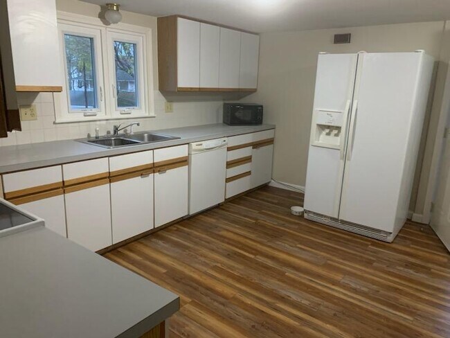 Kitchen - 14 Arthur St Apartments Unit 2 2nd Floor