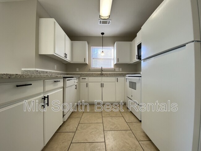 Photo - 301 Clint Rd