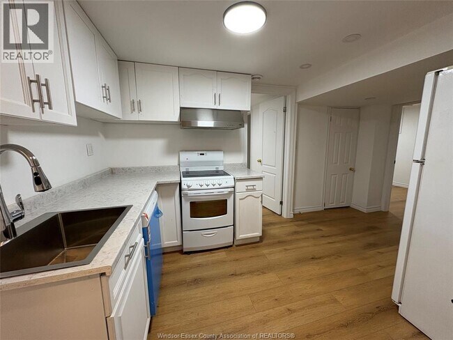 Photo - 2148 Tecumseh Rd W