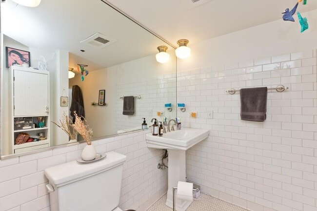 Photo - 1 bedroom in Chicago IL 60607 Unit 212