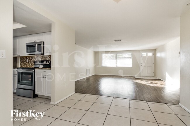9204 Lido Ln