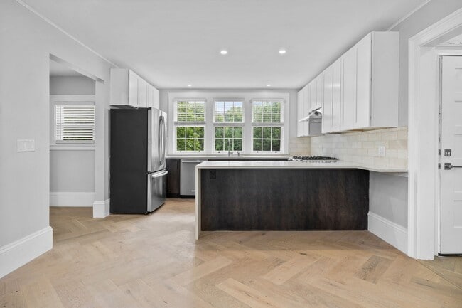 Photo - 476 Heath St