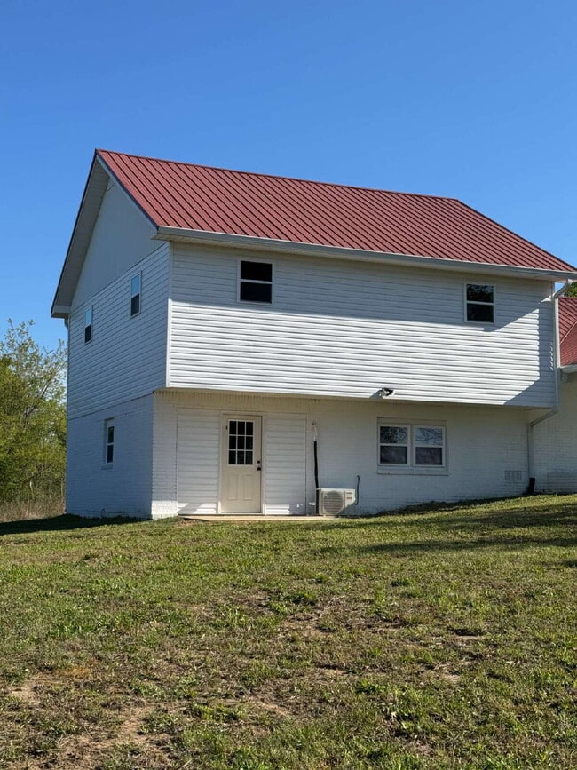 Photo - 1885 Everett Rd