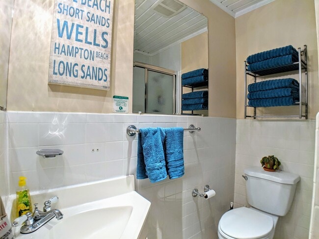 Photo - 885 Laconia Rd