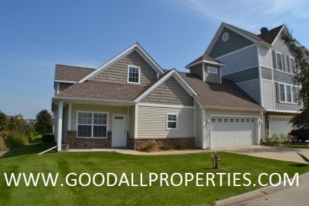 Building Photo - 3 Bedroom, 2 1/2 Bath Townhome in Urbandale