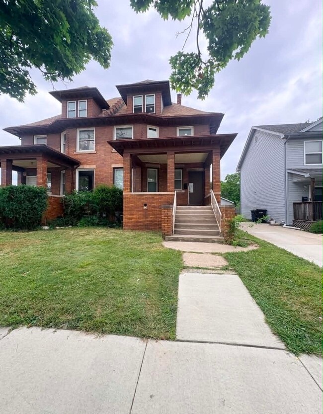 Building Photo - 668 Pingree St