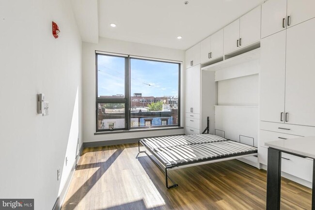 Photo - 1935 E Hazzard St Apartment Unit 401