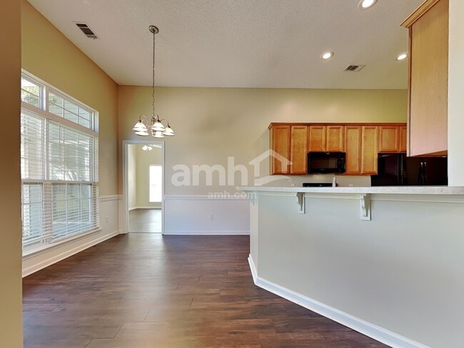 Photo - 822 Granite Ln