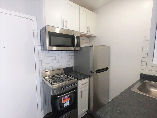 4031 Kenmore Studio - Style 1