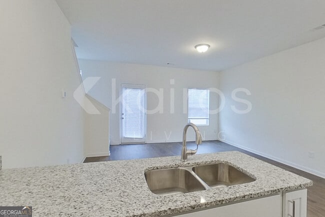 Photo - 214 Long Is Dr