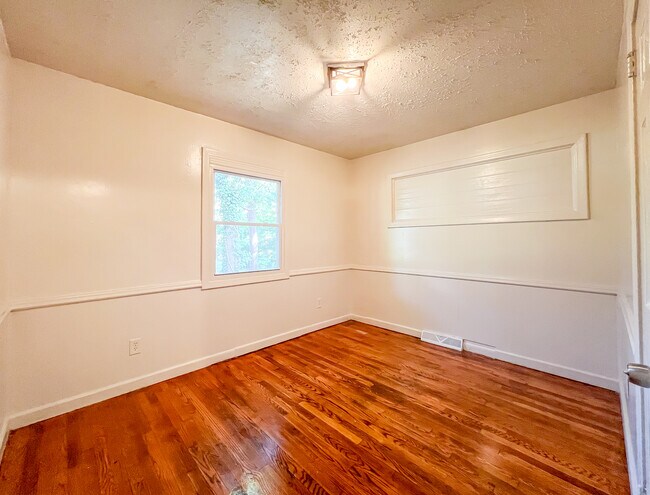 Photo - 2123 Walton St