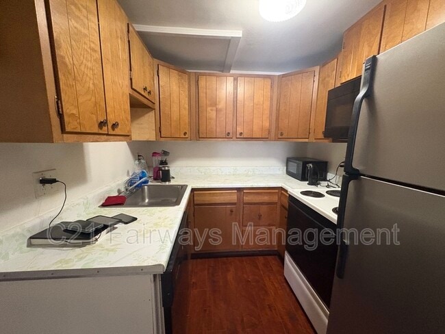 Photo - 528 St Clair Ave