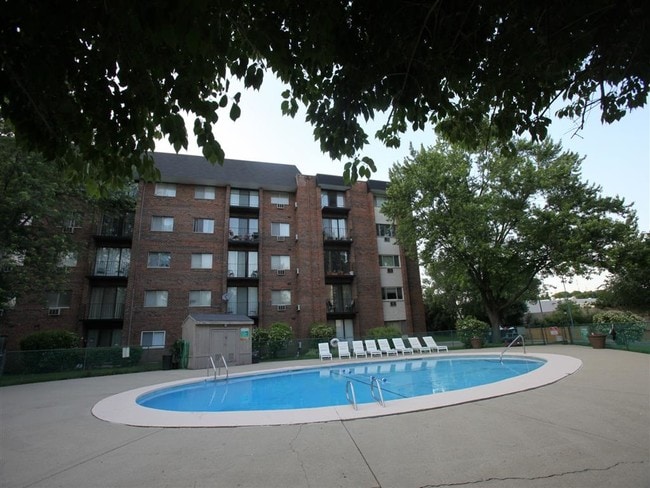 Lisle Station Apartments