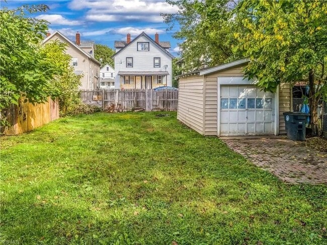 Photo - 47 E Mapledale Ave