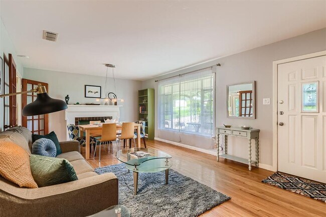 Photo - 6804 Vine St