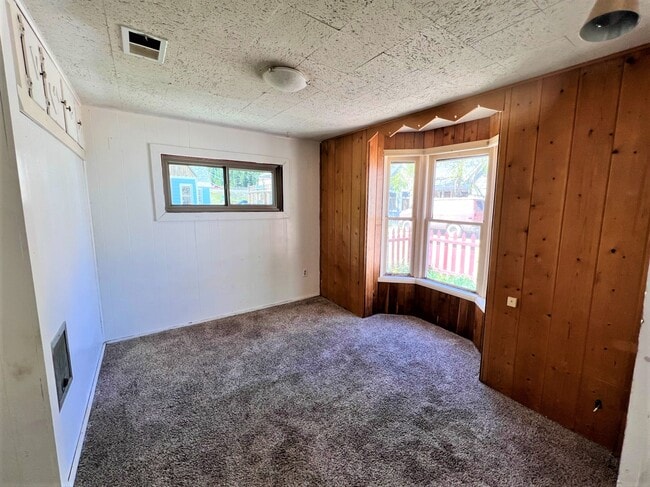 Photo - 530 Woodward St