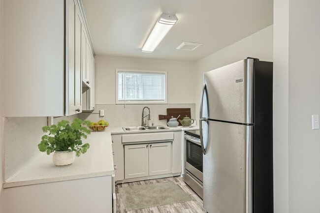 Photo - Hawthorne Court Apartments