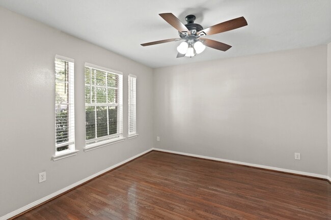 Photo - 2922 Glencullen Ln