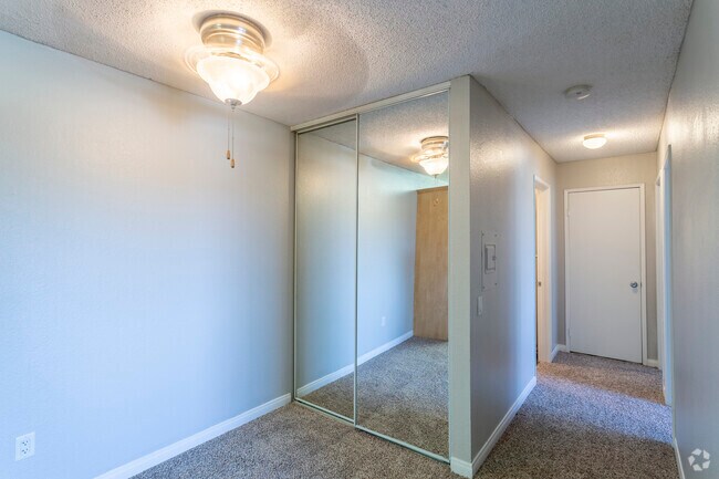 2HAB, 1BA - 807 ft² - Skyline