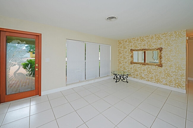 Photo - 1001 SE 5th Ave