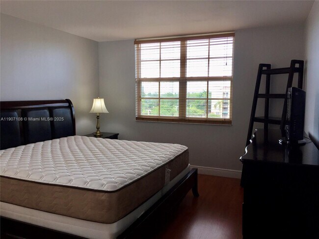 Photo - 19555 E Country Club Dr Unit 8607