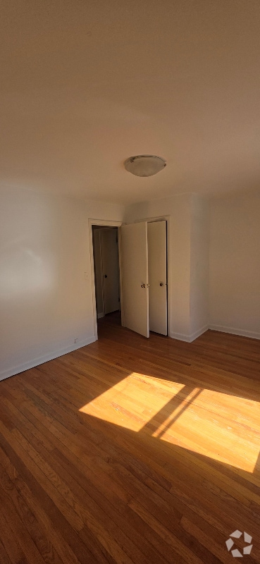 Building Photo - 826 E Henry Clay St Unit 1 Rental