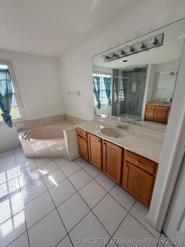 Photo - 1226 Avondale Ln