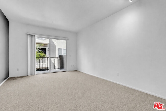 Photo - 4060 Glencoe Ave Unidad 311