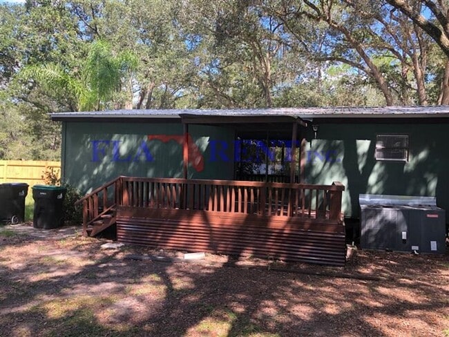 Photo - **Large 3/2 Lake front home on spacious, s...